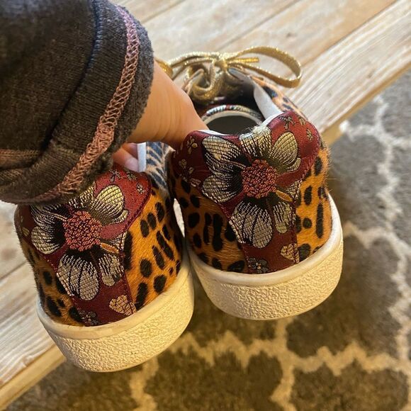 Johnny Was "Olivia" Leopard Print Haircalf/Floral Embroidery Sneakers Size 6 - Picture 4 of 8
